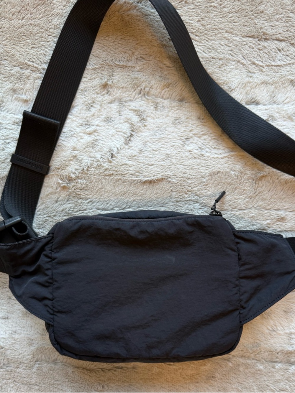 LULULEMON Clean Lines Belt Bag 2L in Black - Picture 8 of 16